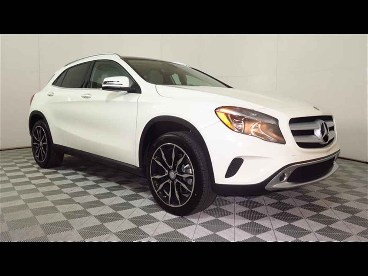 Is there a Mercedes-Benz dealer located near Plano, Texas?